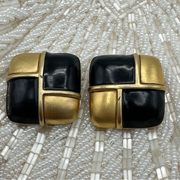 Vintage 1980’s Givenchy enamel earrings clip on #321 - Picture 5 of 6